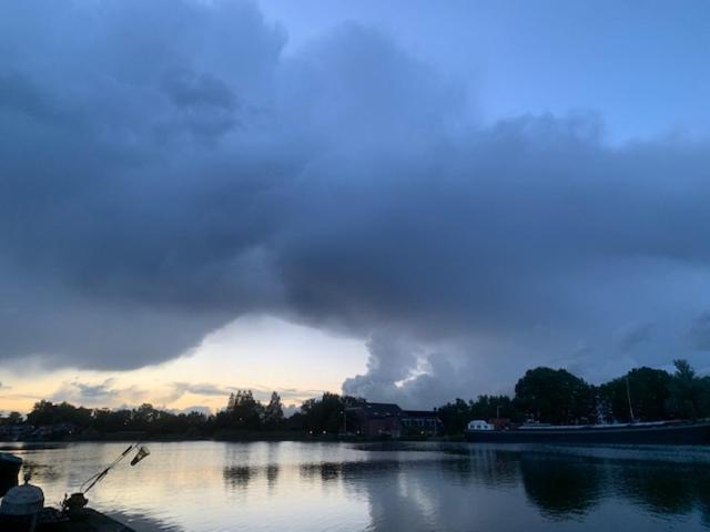 Aangenaam Op De Rijn, Woonboot, Inclusief Prive Sauna Алфен-ан-ден-Рейн Экстерьер фото